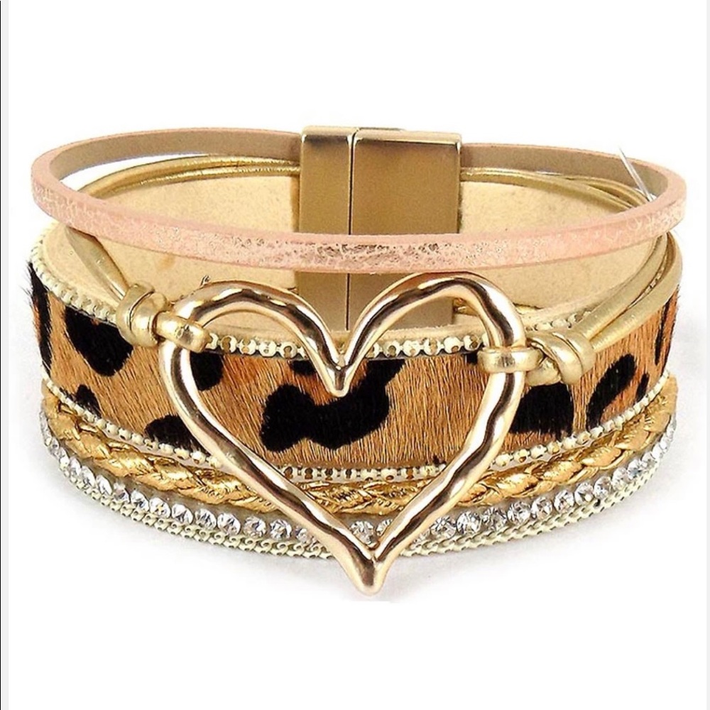 🌻NEW Leopard and Heart Gold Tone Bracelet